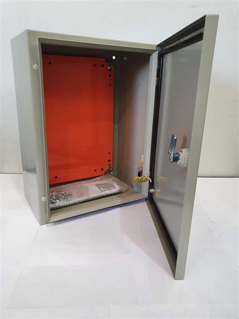 ROBERTS METAL ENCLOSURES